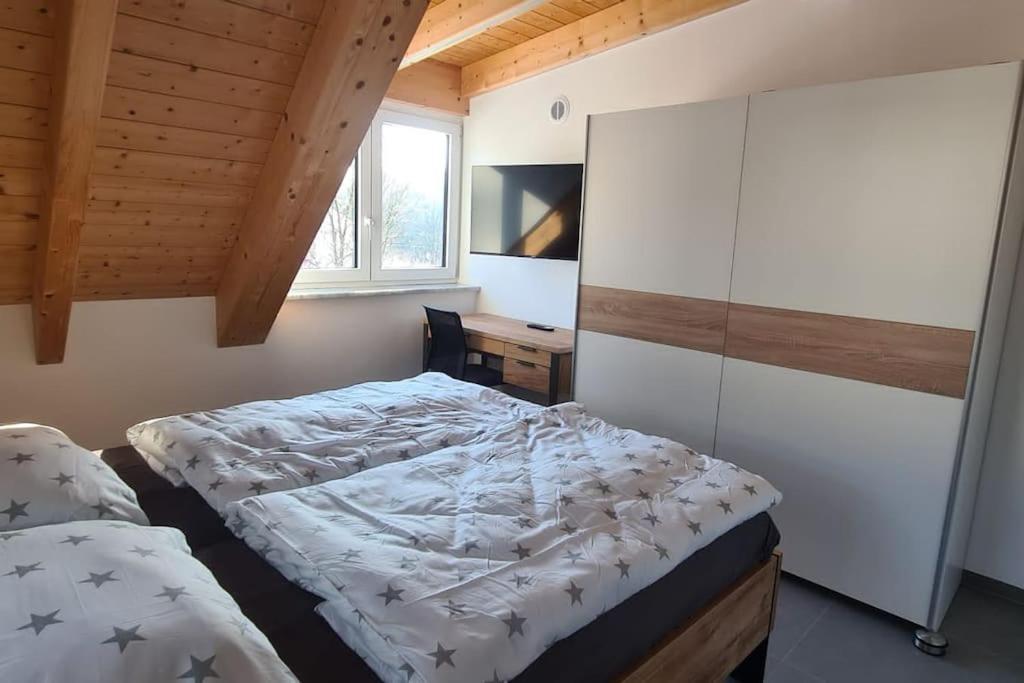 Moderne Ferienunterkunft/Wohnung Burgthann Exterior foto